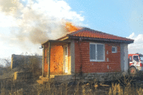 Пожар в с. Присадец изгори къщи