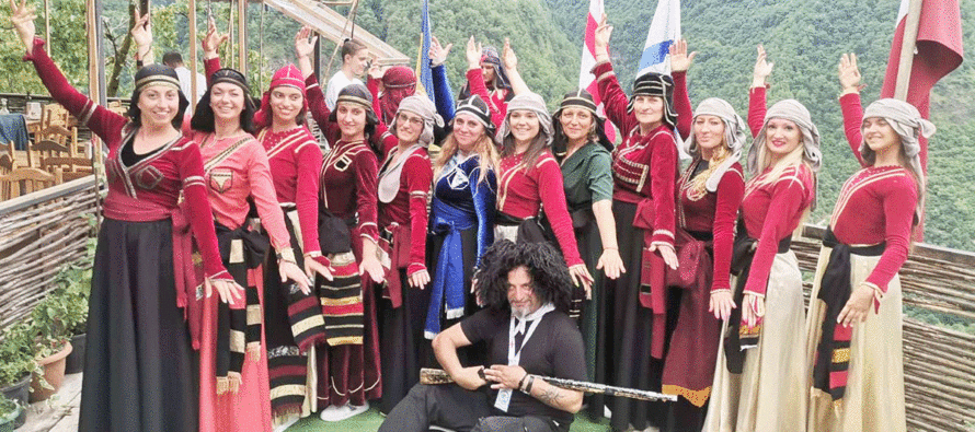 Танцьорите от фолклорен клуб “Загрей” “загряха” и на грузинска земя