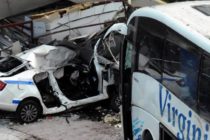 Полицаи загинаха при неуспешен опит да спрат автобус (обновява се)