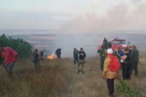 Булдозер, военни и доброволци гасиха пожар между  Оряхово и Васково
