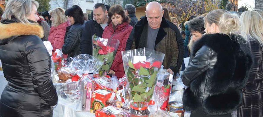 Близо 7000 лева се събраха от<br>Коледните базари в Тополовград