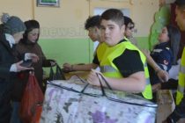 В Тополовград ученици се включиха в дарителска кампания, кметът им е доброволец в Турция
