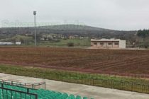 Подготвят стадиона за нова тревна настилка