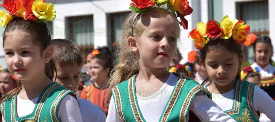 В Харманли се състоя Фолклорен фестивал и Великденски базар