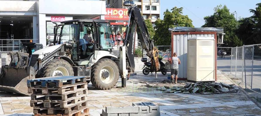 Започна ремонтът на централния площад в Харманли