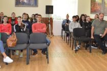 Ученици се запознаха с работата на ОИК – Тополовград