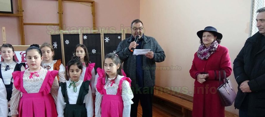 Коледен базар „От деца за деца“ в НУ „Кирил и Методий“ – Тополовград