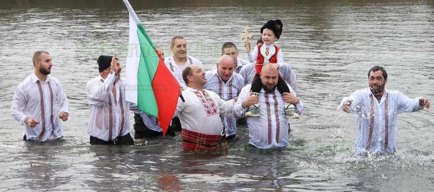 В Симеоновград състезаващите се за кръста дариха наградите си благотворително