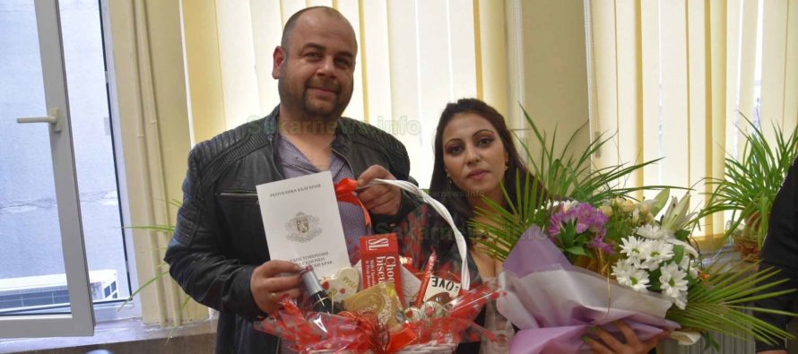 На 14 февруари 12 двойки сключиха брак в Хасково, 1 – в Харманли