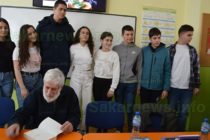 Интересна среща на ученици и учители в СУ – Тополовград с проф. д-р Петър Берон