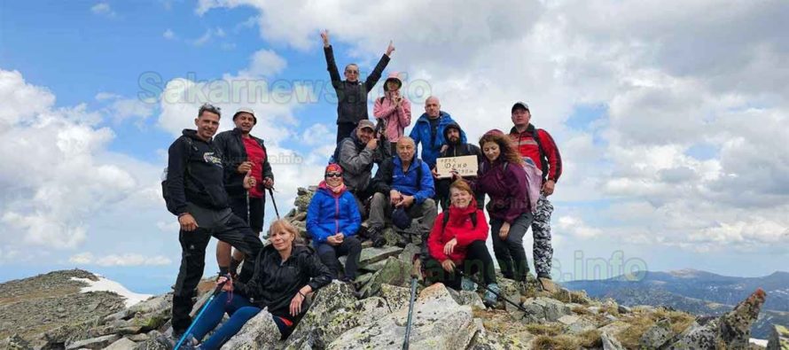 След 7-часов преход планинари изкачиха връх Дено